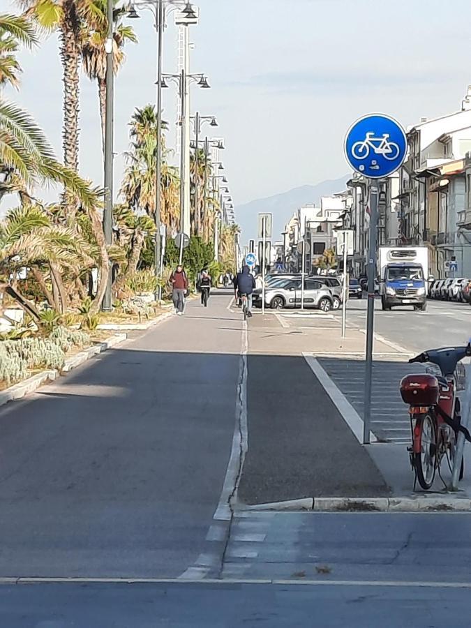Villa Valentina Versilia เวียเรจโจ ภายนอก รูปภาพ